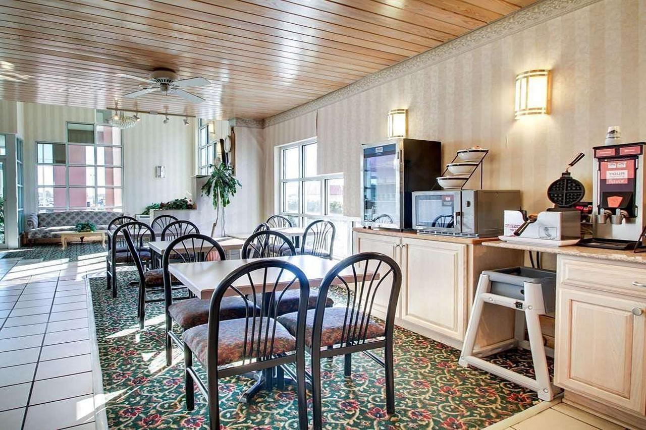 ברוקהייבן Quality Inn מראה חיצוני תמונה
